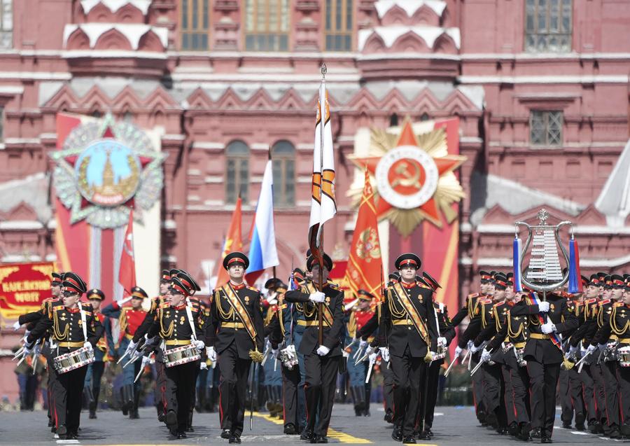 Una banda militar asiste a un gran desfile que conmemora el 80° aniversario de la victoria en la Gran Guerra Patriótica de la Unión Soviética en Moscú, Rusia, el 9 de mayo de 2025. (Xinhua/Lai Xiangdong)