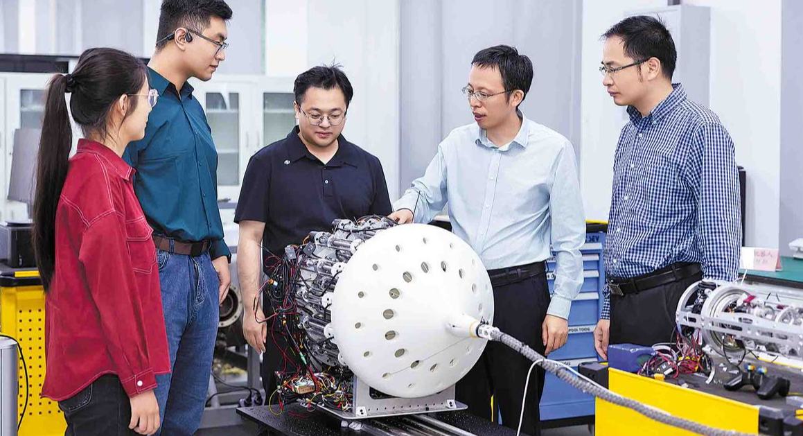 Robots en miniatura con forma de serpiente redefinen los límites de la ingeniería