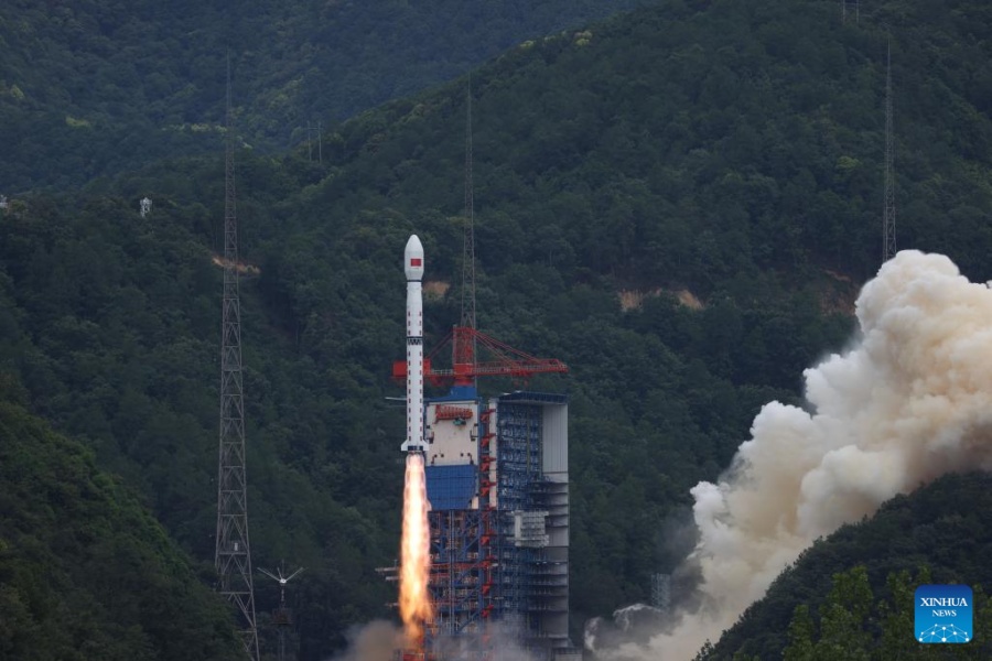 China lanza con éxito un nuevo satélite de prueba