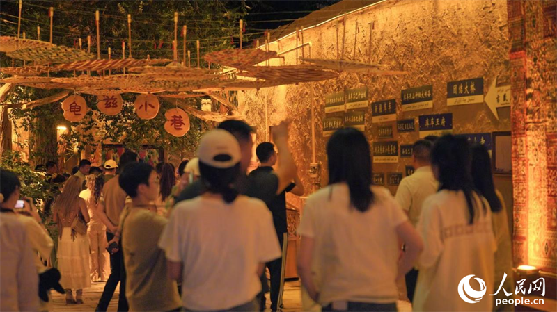 China Avanza | La noche del casco antiguo de Kuqa de Xinjiang nunca se apaga