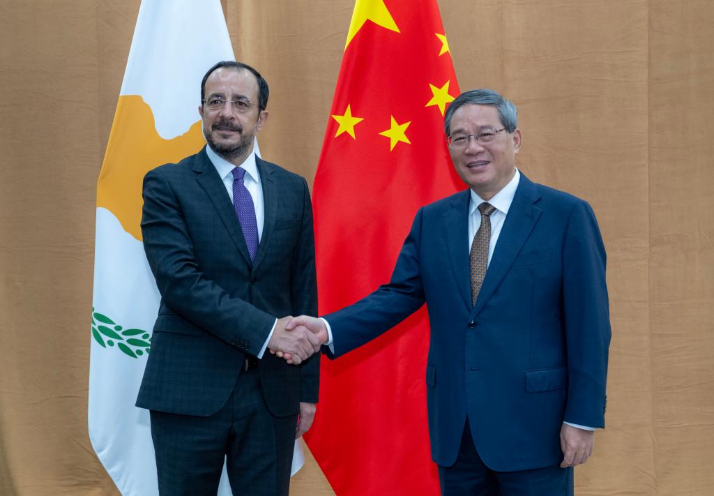 El primer ministro chino, Li Qiang, se reúne con el presidente chipriota, Nikos Christodoulides, al margen del debate general del 80º período de sesiones de la Asamblea General de las Naciones Unidas, en Nueva York, Estados Unidos, el 25 de septiembre de 2025. (Xinhua/Zhai Jianlan)