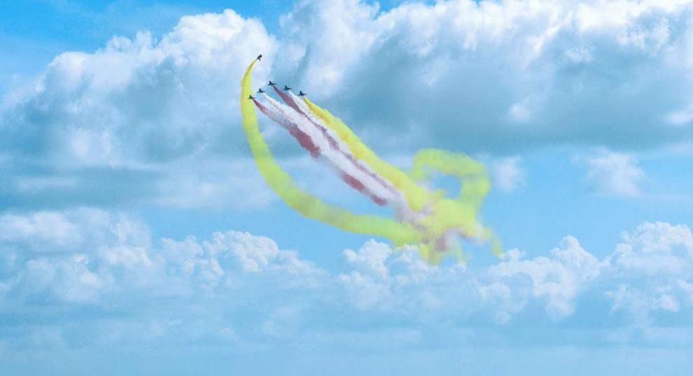 Equipo Acrobático de la Fuerza Aérea del EPL de China realiza vuelo de validación en vista previa del Salón Aeronáutico de Singapur