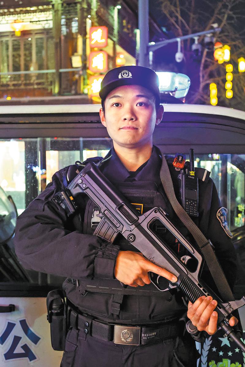 Xie Yufeng patrulla las calles en Nanjing, provincia de Jiangsu. [Foto: proporcionada]