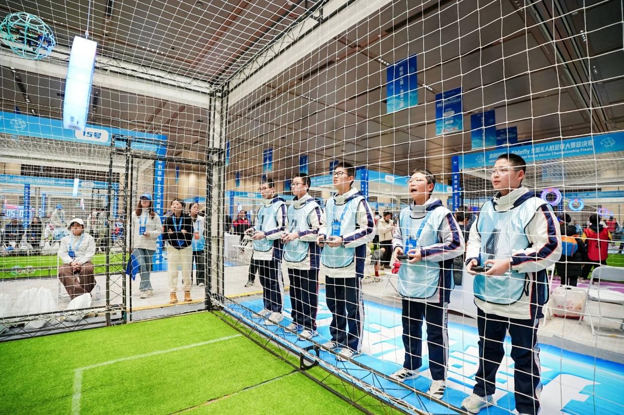 El fútbol con drones gana impulso en China