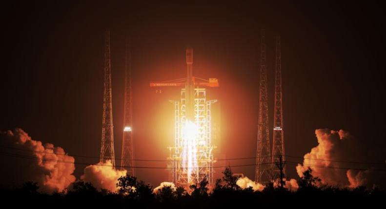 Cohete chino Gran Marcha-8 lanza nuevos satélites de internet