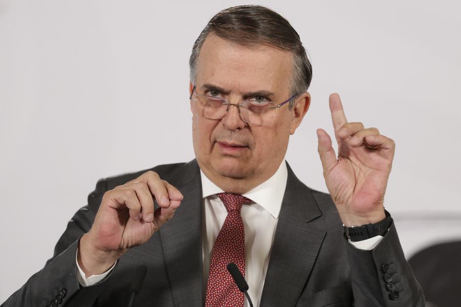 El secretario de Economía mexicano, Marcelo Ebrard, habla durante la conferencia de prensa matutina de la presidenta mexicana, Claudia Sheinbaum, en Palacio Nacional, en la Ciudad de México, capital de México, el 16 de abril de 2026. (Xinhua/Francisco Cañedo) 