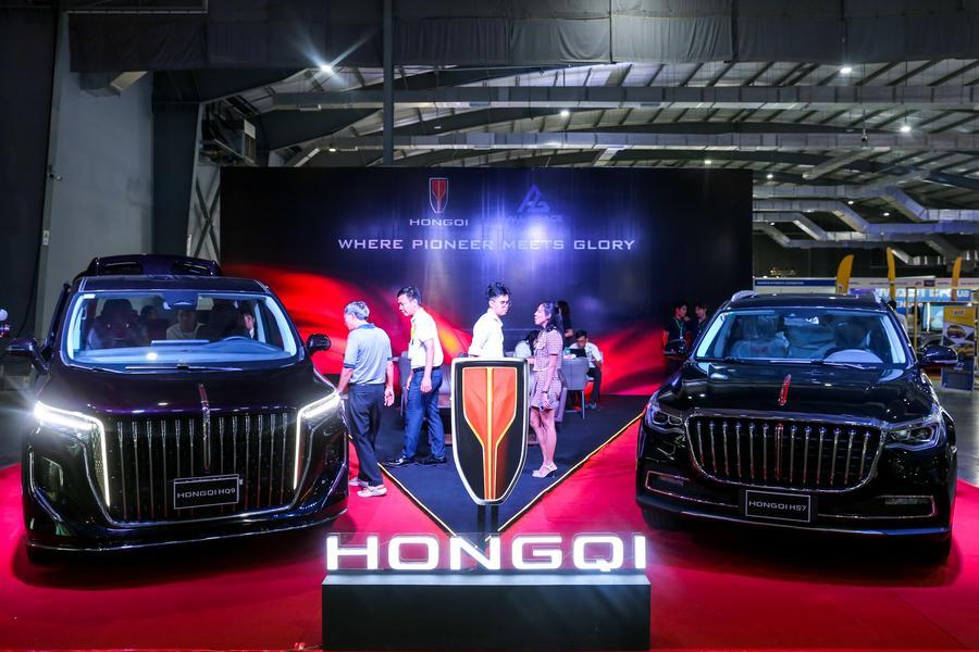 El estand de la marca Hongqi en la Exposición de Automóviles y Autopartes de Myanmar 2025 en Yangón, Myanmar, el 12 de septiembre de 2025. (Xinhua/Myo Kyaw Soe)