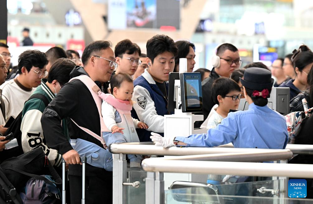 Viajes de pasajeros por ferrocarril de China superan 100 millones durante las vacaciones del Primero de Mayo