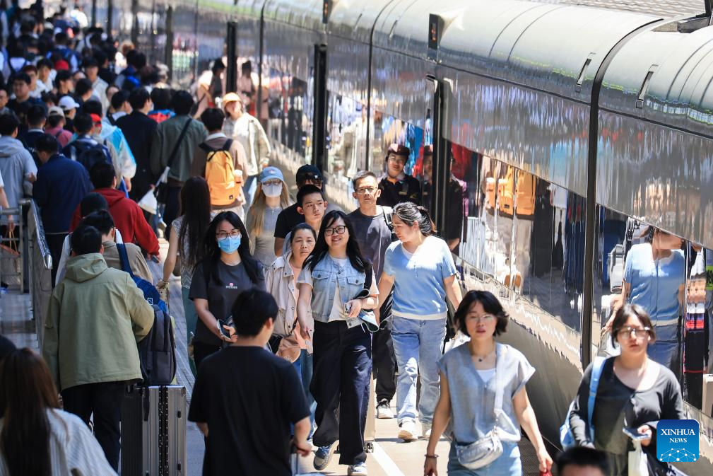 Viajes de pasajeros por ferrocarril de China superan 100 millones durante las vacaciones del Primero de Mayo