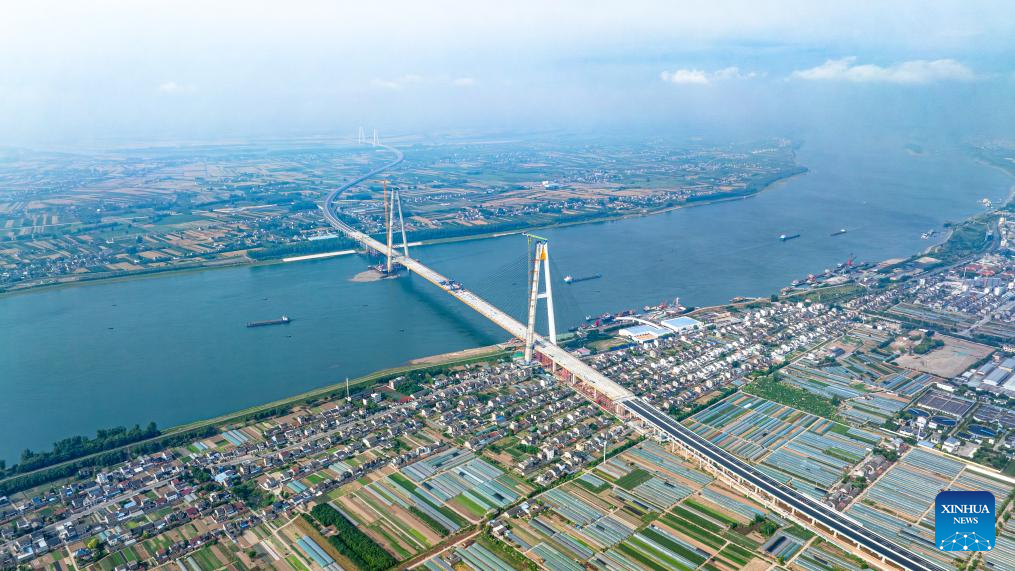Se completa la unión del vano principal del puente Zhijiang sobre el río Yangtse en Hubei