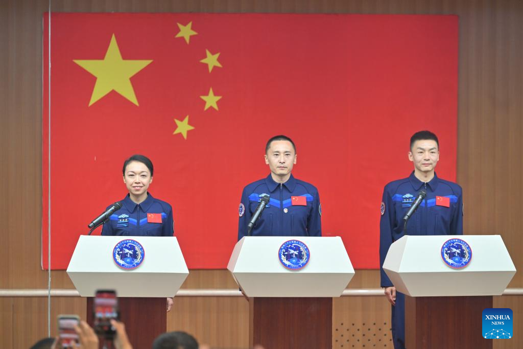 Astronautas de misión china Shenzhou-23 se reúnen con la prensa