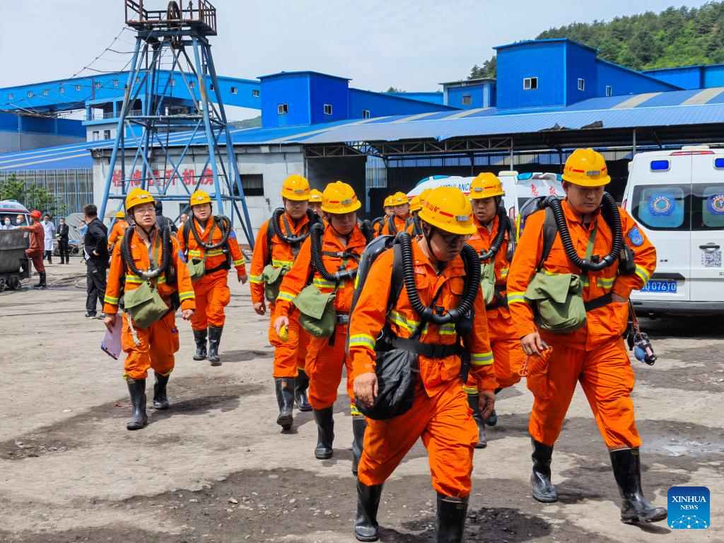 Enfoque de China: Continúa rescate tras explosión en mina de carbón en el norte de China que deja 82 muertos y 9 desaparecidos