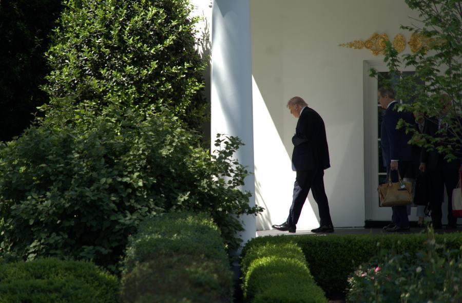Estaría abierto a reunirse con líder iraní supremo, dice Trump