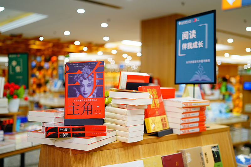 Las películas y series de televisión populares impulsan las ventas de libros en China
