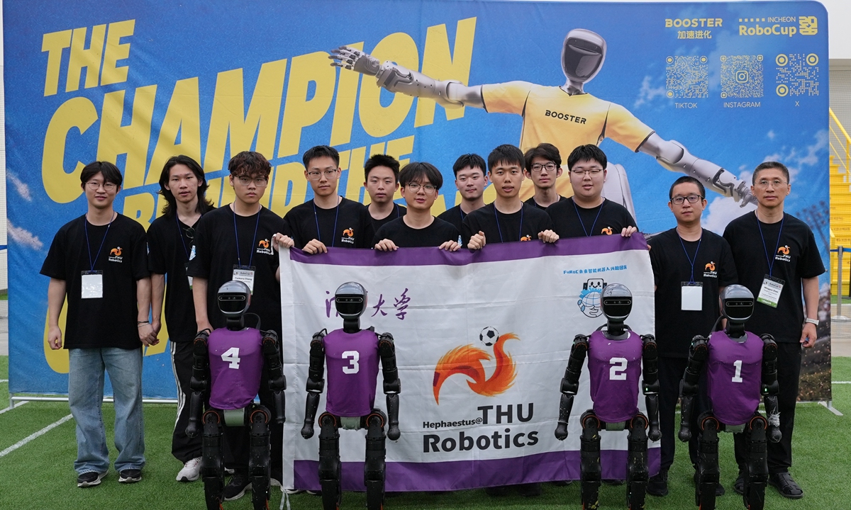 El equipo THU Huoshen de China, de la Universidad de Tsinghua, ha defendido con éxito su corona en la Liga Humanoide en la mayor competencia de robótica con IA del mundo, RoboCup 2026, que concluyó este domingo en Incheon, Corea del Sur. (Foto: cortesía de Booster Robotics)