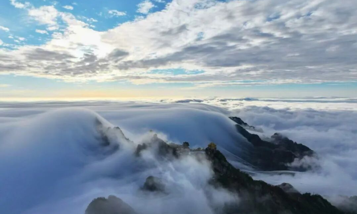 Paisaje en el área turística del Monte Laojun en Luoyang, provincia de Henan. (Foto: Cuenta oficial de WeChat del área turística del Monte Laojun)
