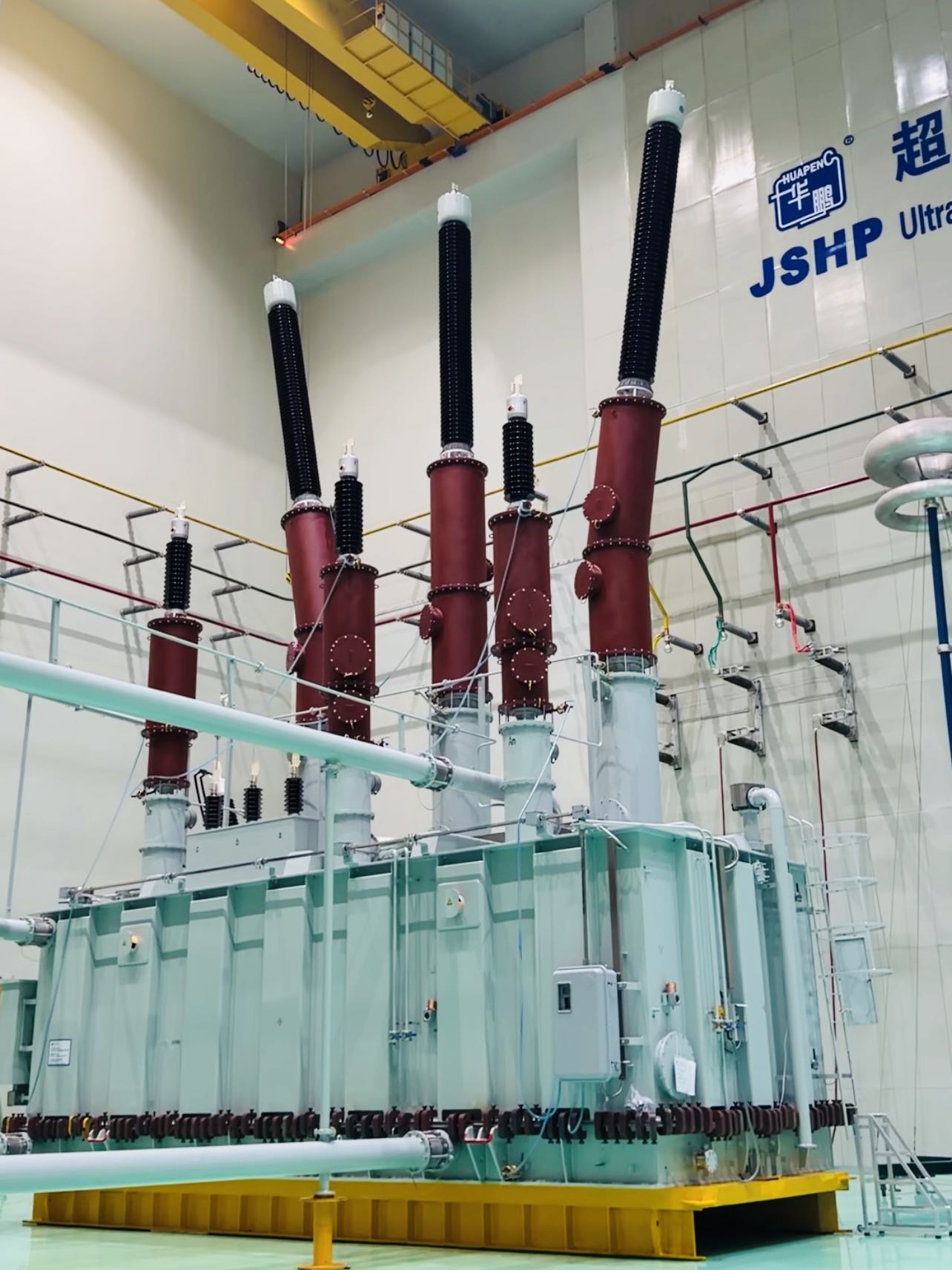 Imagen&nbsp;de&nbsp;un&nbsp;transformador&nbsp;de&nbsp;gran&nbsp;tamaño&nbsp;en&nbsp;la&nbsp;fábrica&nbsp;de&nbsp;Jiangsu&nbsp;Huapeng&nbsp;Transformer&nbsp;Co.,&nbsp;Ltd.,&nbsp;en&nbsp;Changzhou,&nbsp;provincia&nbsp;de&nbsp;Jiangsu,&nbsp;el&nbsp;22&nbsp;de&nbsp;julio&nbsp;de&nbsp;2026.&nbsp;Foto&nbsp;por&nbsp;Álvaro&nbsp;Lago,&nbsp;Diario&nbsp;del&nbsp;Pueblo&nbsp;digital.