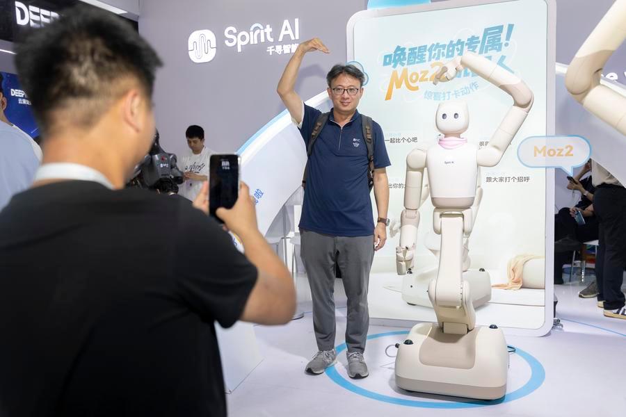 China está lista para profundizar cooperación práctica digital y en IA con todas las partes, dice vicepremier
