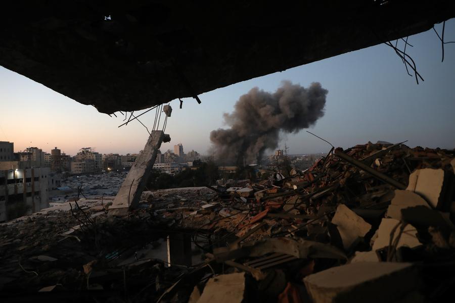 Mueren 18 personas en ataques aéreos israelíes contra Gaza, señala Defensa Civil