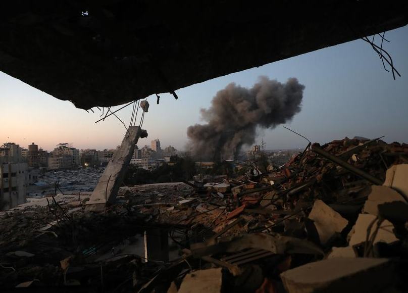 Mueren 18 personas en ataques aéreos israelíes contra Gaza, señala Defensa Civil