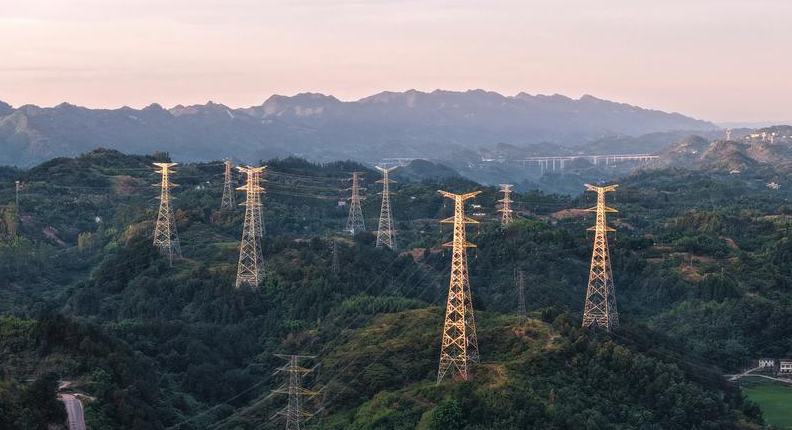 ¿Cómo la red eléctrica china soporta la máxima demanda estival?