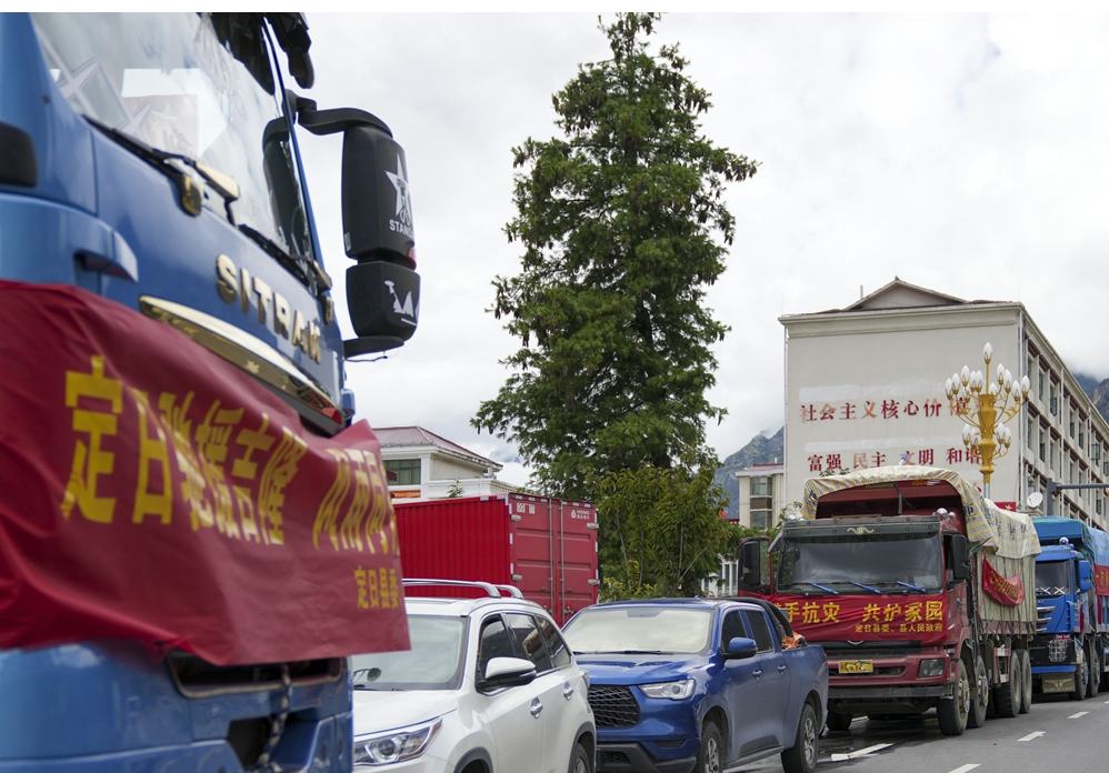 China se apresura a rescatar a 558 desaparecidos tras un deslave en la región de Xizang, mientras el EPL, equipos de emergencia y fuerzas de socorro convergen en la zona del desastre