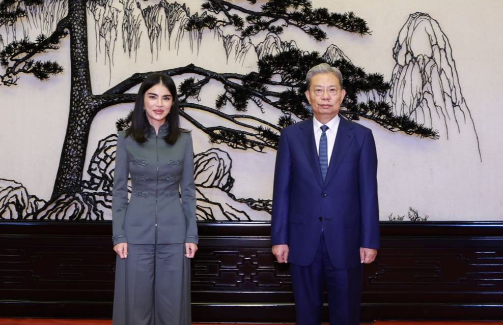 Máximo legislador de China se reúne con directora de Administración Presidencial de Uzbekistán