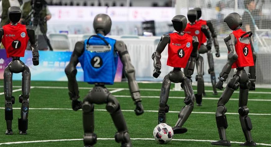 Equipo de fútbol alemán de robots humanoides elogia el desarrollo de robots en China