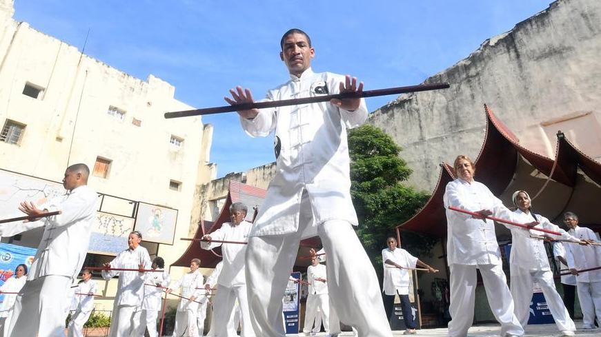 Tradicional disciplina china Qigong que practica presidenta Sheinbaum despierta interés en medios mexicanos