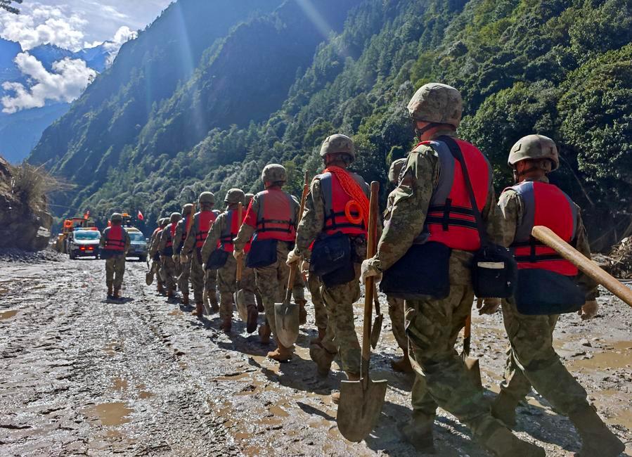 China envía expertos en túneles para operaciones de rescate en Nepal
