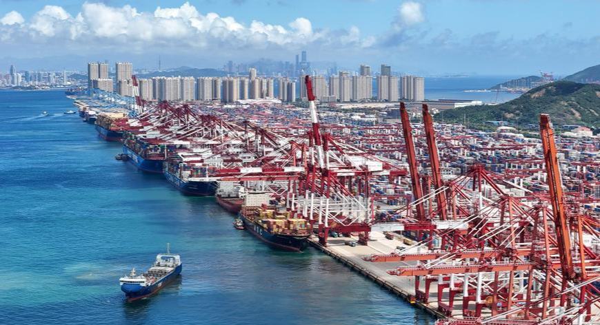 Comercio China-ASEAN supera por primera vez el billón de dólares en 2025