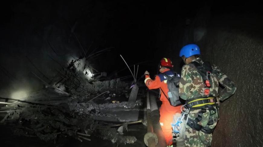 Investigadores chinos revelan el mecanismo de amplificación detrás del mortal deslizamiento de tierra en Nepal