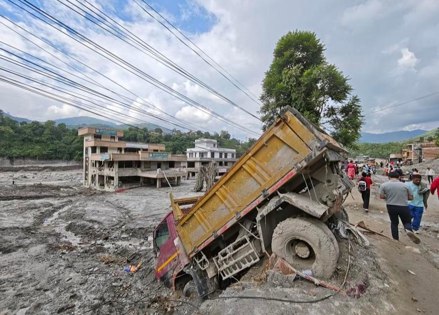 Muertos por avalancha de lodo en Nepal ascienden a 1.252 con 4.875 desaparecidos, según la Policía