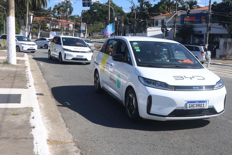 Vehículos eléctricos podrían desplazar 14% del consumo de gasolina y etanol en Brasil para 2040, según estudio