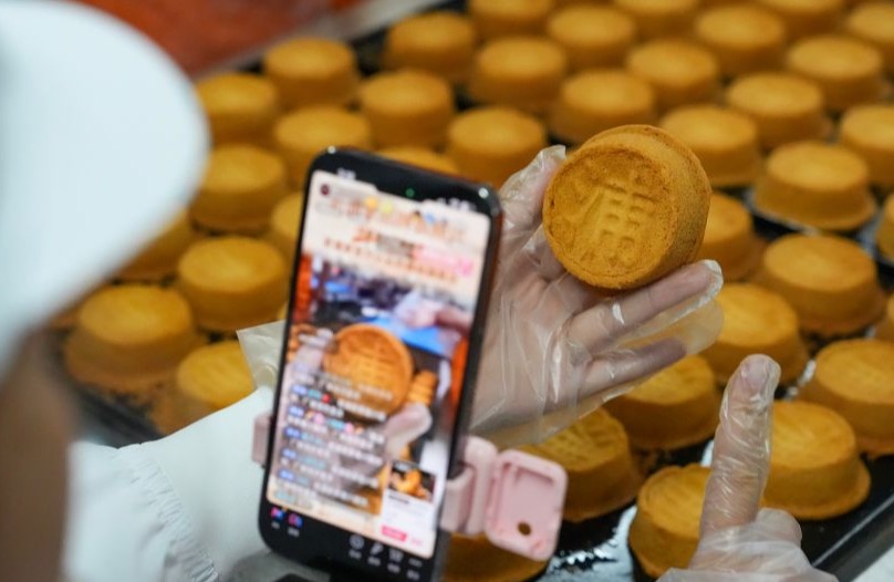 Pasteles de luna de jamón se preparan para el Festival del Medio Otoño en Xuanwei, Yunnan