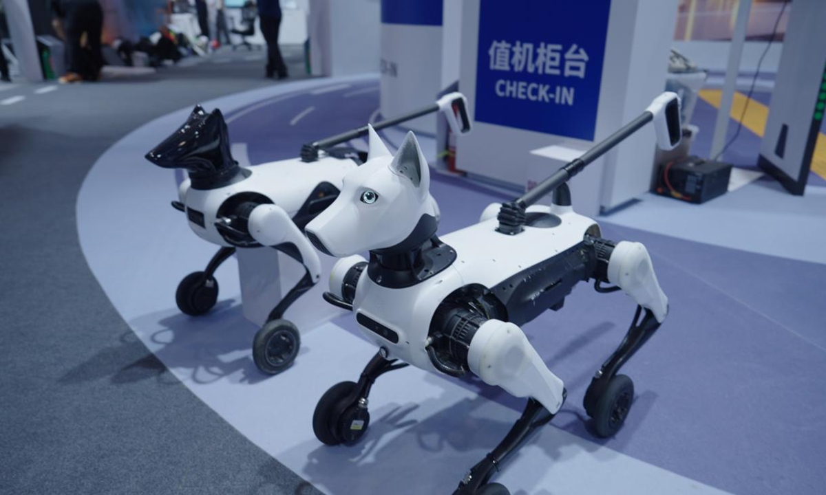 Xiaoyuan, el primer robot guía de patas con ruedas del país. (Foto: cortesía)