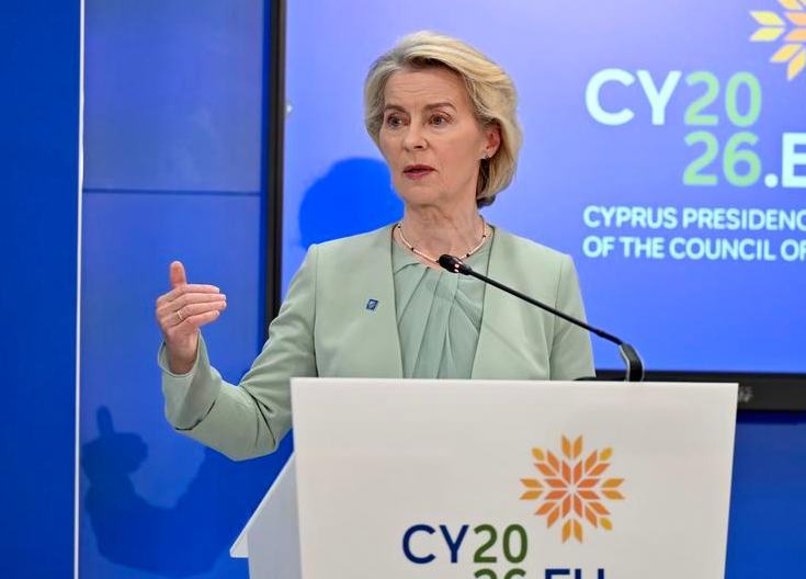 Von der Leyen anuncia paquete de inversión de 200 millones de euros durante visita a Groenlandia