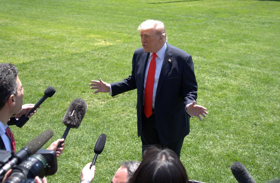 Trump ordena retirar productos canadienses de listas de contratos de Gobierno de EEUU