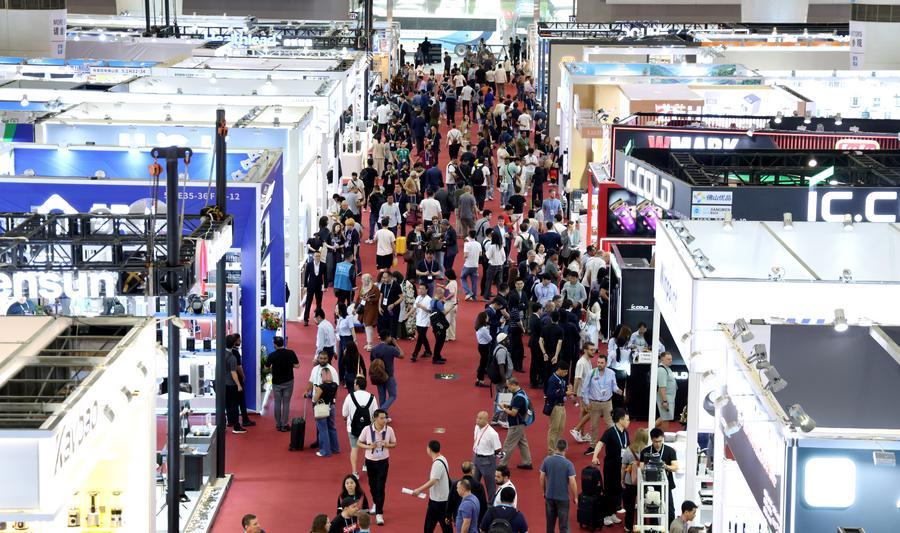 Esta imagen del 19 de abril de 2026 muestra una sección de la edición 139 de la Feria de Cantón, conocida oficialmente como Feria de Importación y Exportación de China, en Guangzhou, en el sur del país. (Xinhua/Lu Hanxin)