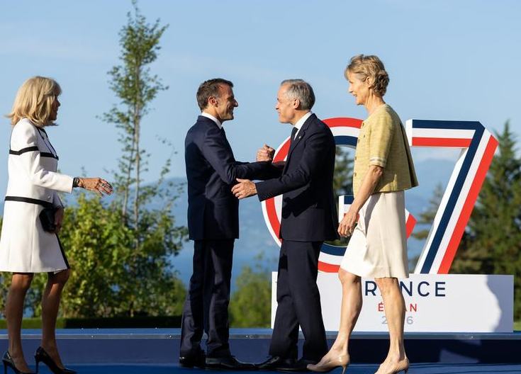 Francia apoya lazos más cercanos entre Canadá y UE, dice Macron