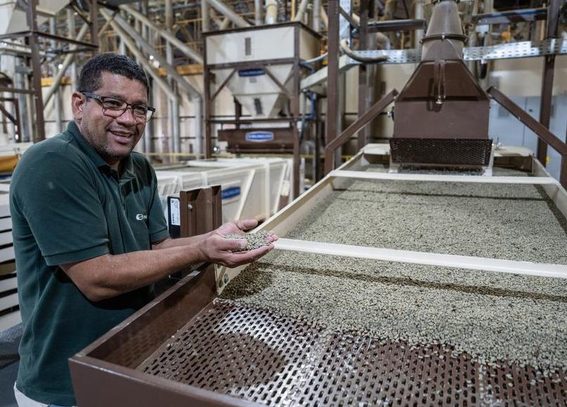 Ocupación en Brasil alcanza récord histórico de 103 millones de trabajadores en 2025
