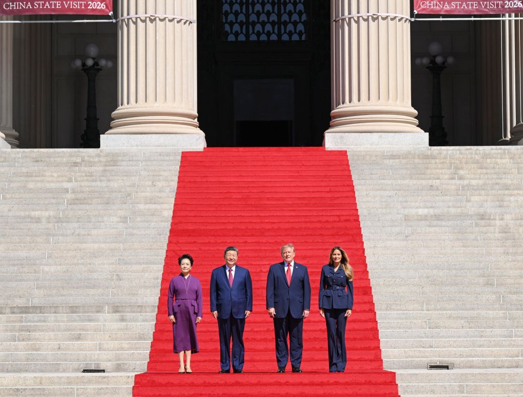 El presidente chino, Xi Jinping, y su esposa, Peng Liyuan, visitan los Archivos Nacionales de Estados Unidos, en compañía del presidente estadounidense, Donald Trump, y su esposa, Melania Trump, después de su charla tomando el té, en Washington D. C., Estados Unidos, el 25 de septiembre de 2026. El presidente chino, Xi Jinping, y su esposa, Peng Liyuan, charlaron el viernes tomando el té con el presidente estadounidense, Donald Trump, y su esposa, Melania Trump. (Xinhua/Li Xiang)