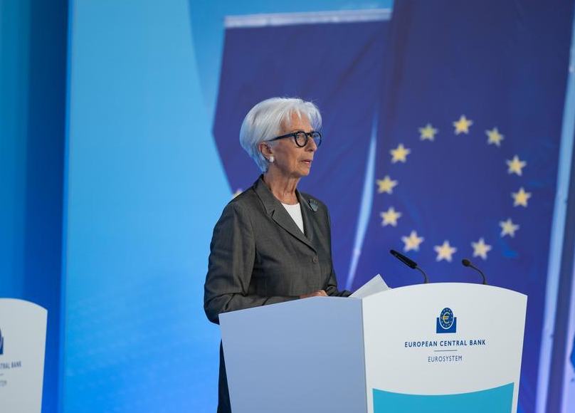 Mayores precios de energía aumentan riesgos de inflación en eurozona, afirma Lagarde