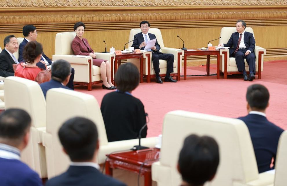 Máximo asesor político de China insta a realizar esfuerzos para mejorar vida de personas de todos los grupos étnicos