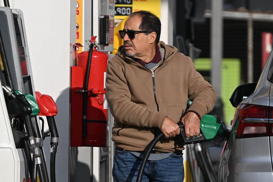 Gobierno chileno presenta nuevas medidas ante alza de combustibles