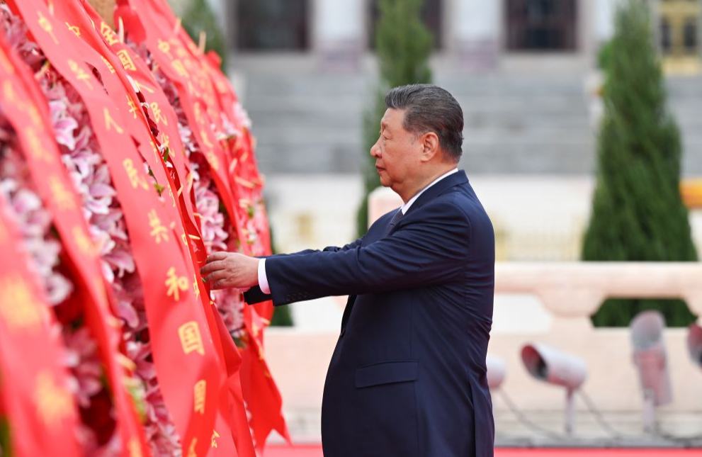 Xi rinde homenaje a los héroes nacionales en el Día de los Mártires
