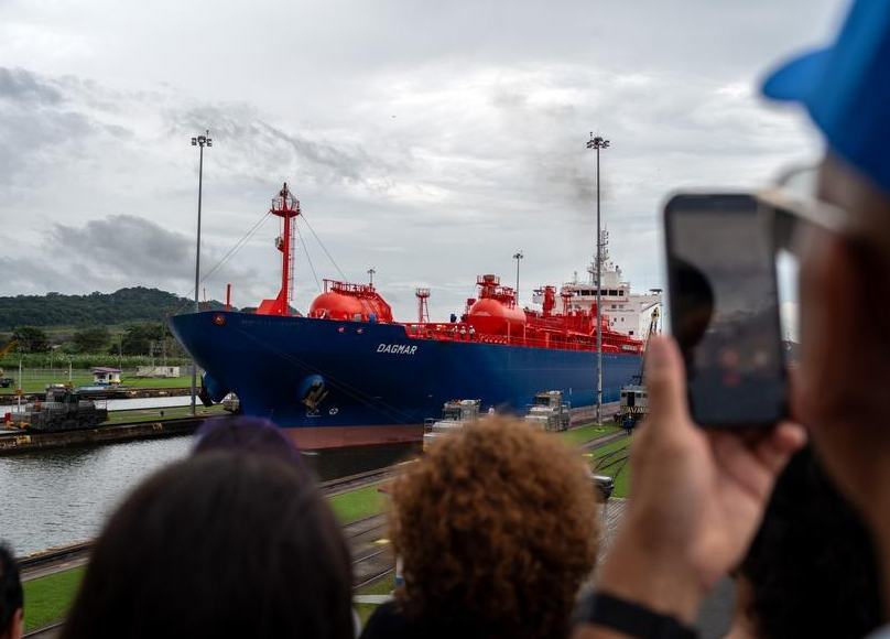 Canal de Panamá amplía programa de asignación de cupos a largo plazo para esclusas Panamax