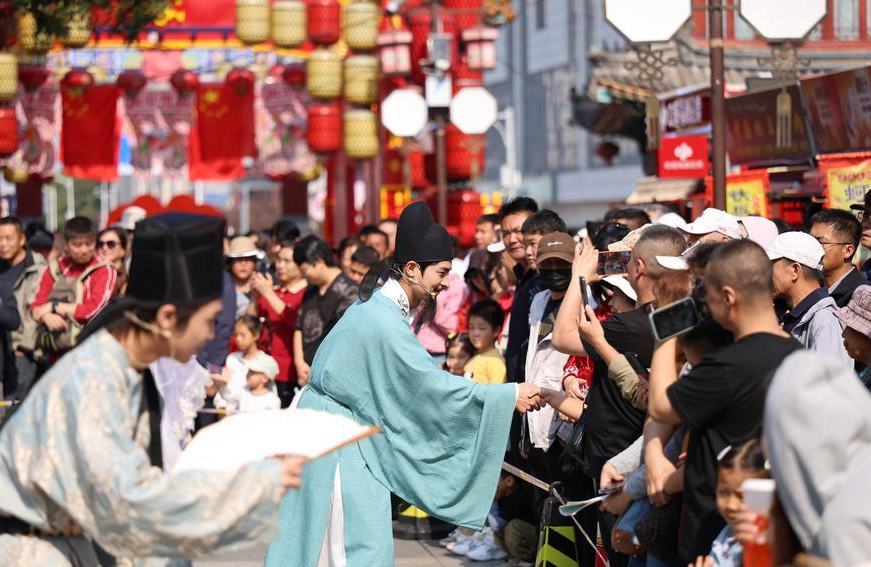 Mercado de consumo vacacional de China registra crecimiento constante