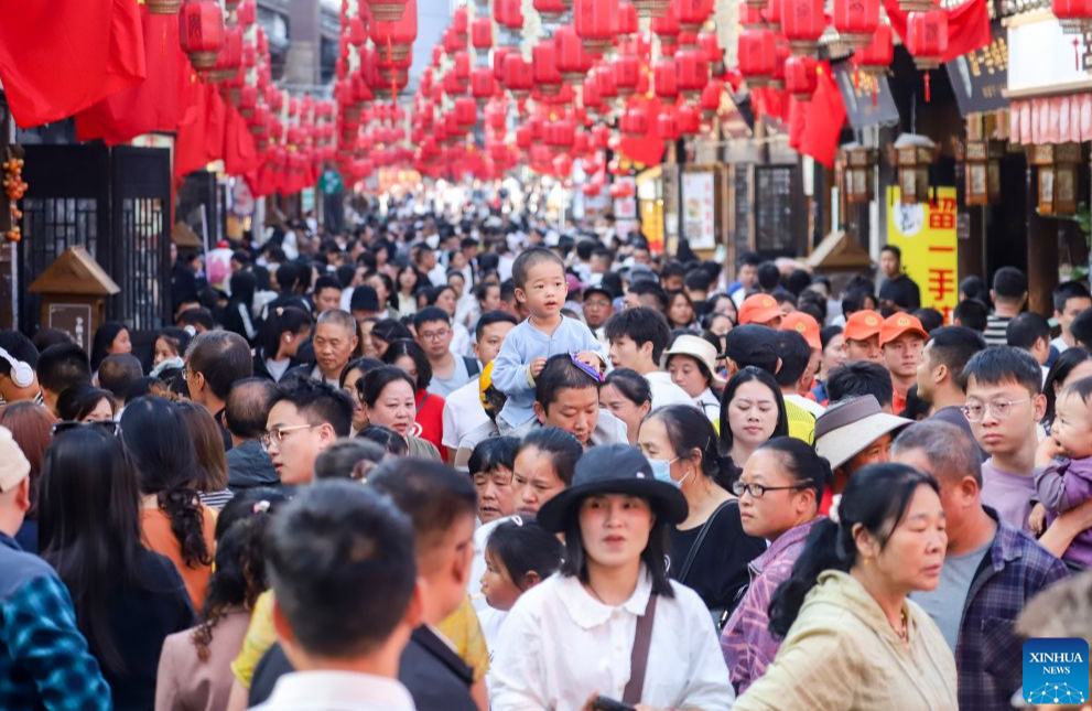 China registra 826 millones de viajes turísticos domésticos durante vacaciones del Día Nacional de 2026