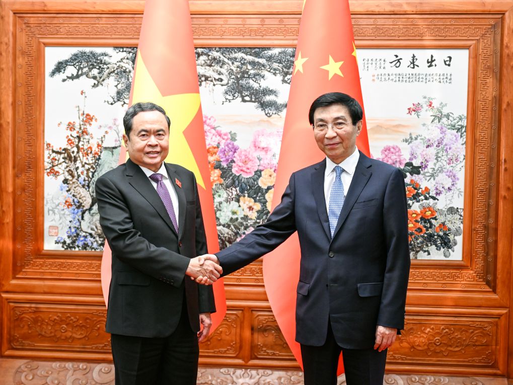Máximo asesor político de China se reúne con presidente de la Asamblea Nacional de Vietnam